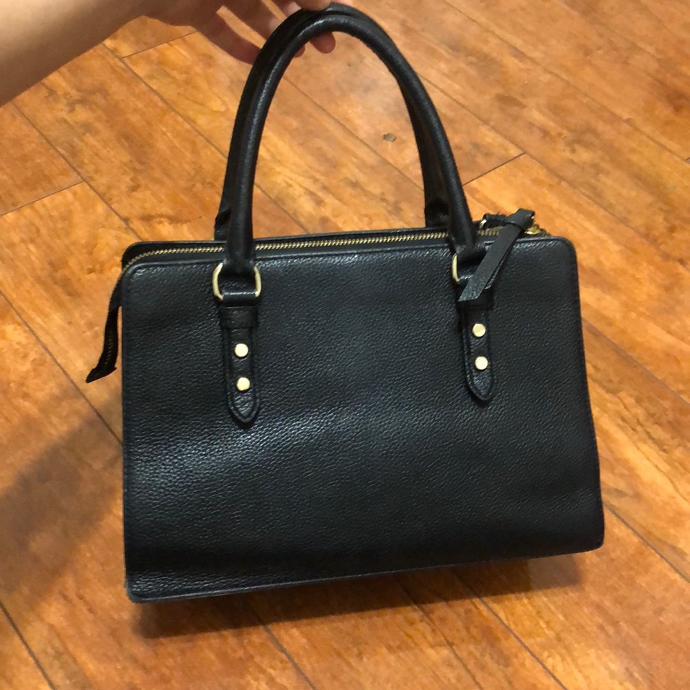 Kate spade, strap came off. Still good condition - Picture 2 of 6